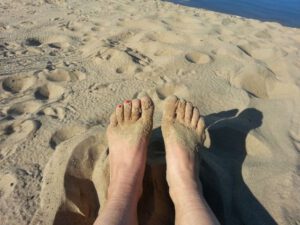 Links 1 Barfuß am Strand Links